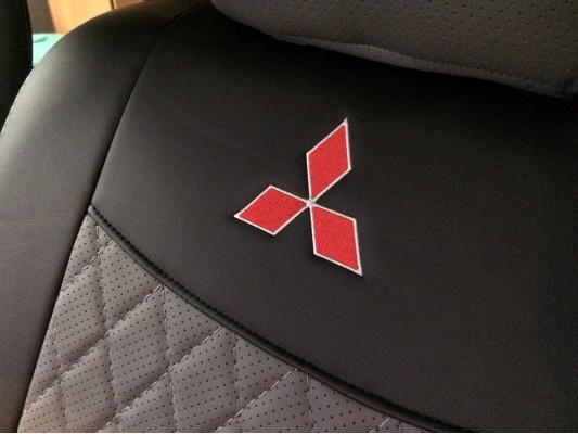 Авточехлы на Mitsubishi Outlander 3