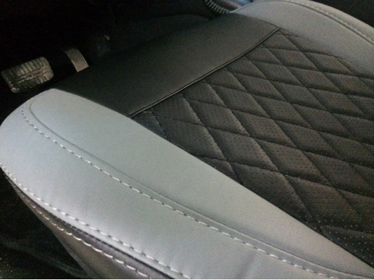 Авточехлы на Peugeot 4007