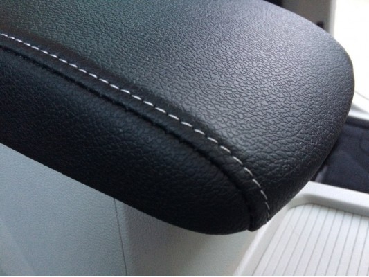 Перетяжка центрального подлокотника